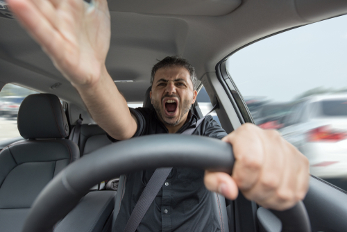 Abogados de accidentes de coche en Long Island | Peligros del conductor agresivo